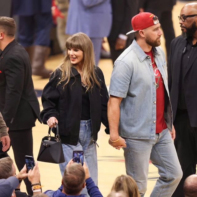 Thỏa thuận tiền hôn nhân dài 40 trang của Taylor Swift và chồng cầu thủ? - Ảnh 1.