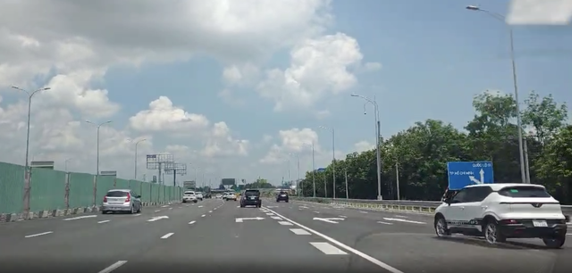 Nhiều t&agrave;i xế bị phạt nguội khi ra v&agrave;o cao tốc: Đi sao mới đ&uacute;ng? - Ảnh 2.