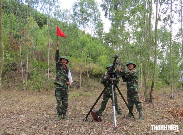 C&aacute; từ biển l&ecirc;n rừng: L&iacute;nh giữa rừng mong xe chở c&aacute;- Ảnh 4.