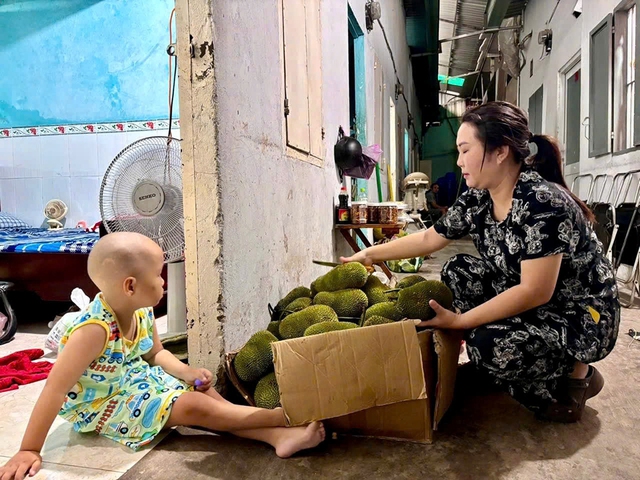 Xin gi&uacute;p cậu b&eacute; 9 tuổi tập lại những bước đi  - Ảnh 1.