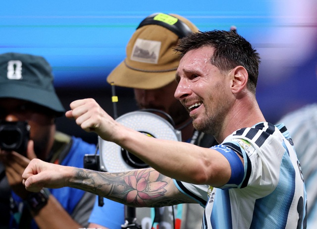 Messi nước mắt ràn rụa khi Argentina thắng nghẹt thở Ai Cập: Cảm xúc vỡ òa của nhà vua!- Ảnh 1.