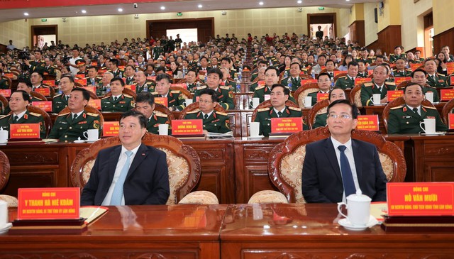 Học viện Lục quân đón nhận Huân chương Bảo vệ Tổ quốc hạng nhất - Ảnh 2.