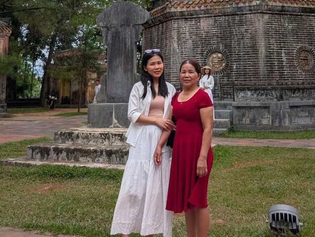 Đi làm có tiền, liền tích cóp xây nhà cho cha mẹ - Ảnh 2.