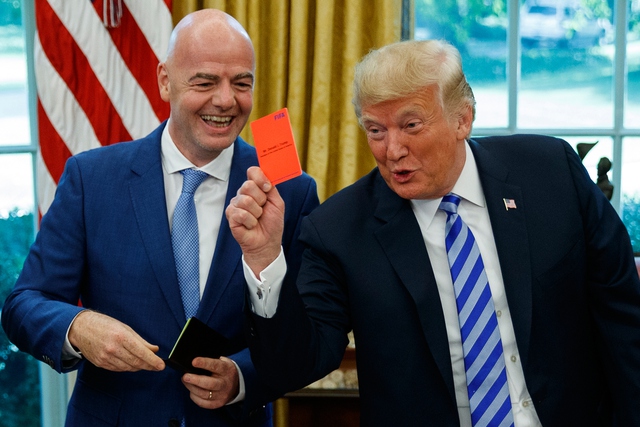 Tổng thống Trump v&agrave; Chủ tịch FIFA th&acirc;n thiết thế n&agrave;o?- Ảnh 2.