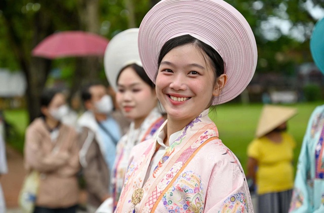 'Bách hoa bộ hành' ở Huế: Từ cuộc diễu hành đến lễ hội áo dài và cổ phục- Ảnh 8.