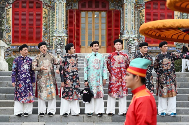 'Bách hoa bộ hành' ở Huế: Từ cuộc diễu hành đến lễ hội áo dài và cổ phục- Ảnh 4.
