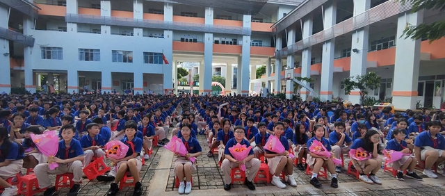 UBND phường Bình Trưng, TP.HCM chỉ đạo công bố ngay điểm chuẩn lớp 6 Trường Trần Quốc Toản - Ảnh 1.