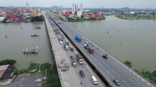 Cầu Đồng Nai cũ đang sửa chữa, cảnh báo kẹt xe từ hướng TP.HCM- Ảnh 1.