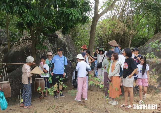 Cá từ biển lên rừng: Một thuở Sa Huỳnh gánh cá đổi lúa- Ảnh 1.