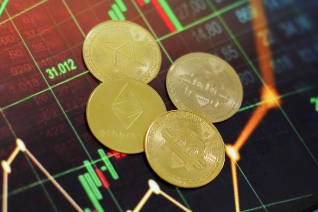 Giá Bitcoin hôm nay 7.7.2026: Bitcoin tăng vọt lên 64.000 USD bất chấp Strategy bán tháo - Ảnh 1.