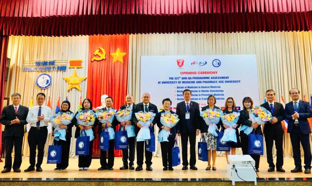 Chuyên gia quốc tế đánh giá chất lượng Trường đại học Y dược Huế - Ảnh 3.