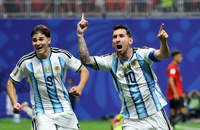Messi nước mắt ràn rụa khi Argentina thắng nghẹt thở Ai Cập: Cảm xúc vỡ òa của nhà vua!- Ảnh 10.