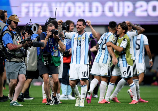 Messi nước mắt ràn rụa khi Argentina thắng nghẹt thở Ai Cập: Cảm xúc vỡ òa của nhà vua!- Ảnh 13.