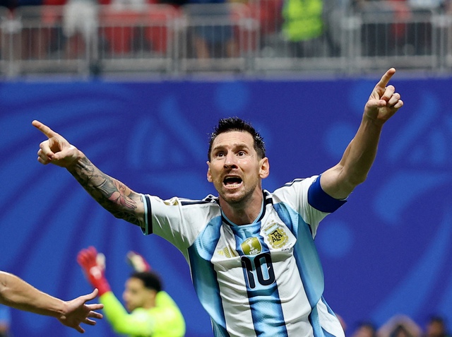 Messi nước mắt ràn rụa khi Argentina thắng nghẹt thở Ai Cập: Cảm xúc vỡ òa của nhà vua!- Ảnh 15.