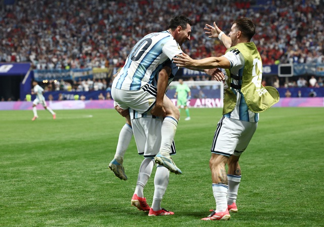 Messi nước mắt ràn rụa khi Argentina thắng nghẹt thở Ai Cập: Cảm xúc vỡ òa của nhà vua!- Ảnh 14.
