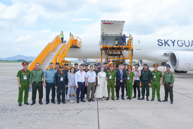 Cuộc chuyển giao đầy cảm xúc giữa hai thế hệ ngựa kỵ binh - Ảnh 1.