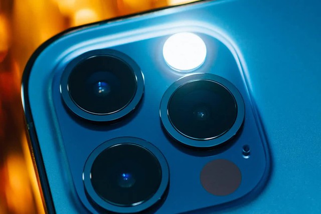 V&igrave; sao nhiều iPhone lại nh&aacute;y đ&egrave;n khi c&oacute; cuộc gọi, tin nhắn? - Ảnh 1.