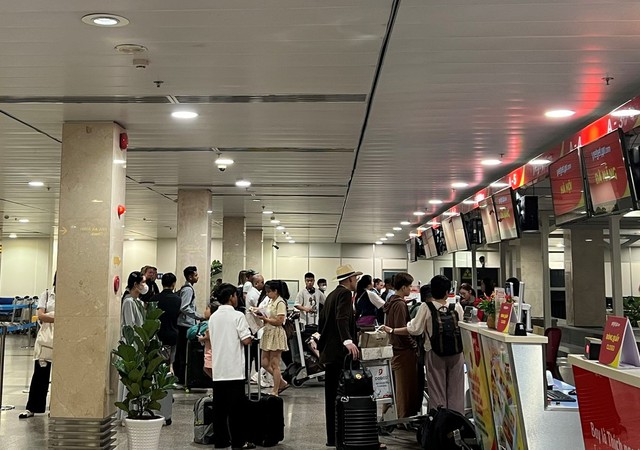 Người trẻ kỳ vọng chính sách bồi thường mới sẽ hạn chế chuyến bay delay - Ảnh 1.