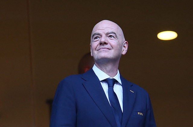 Vụ xóa thẻ đỏ tiền đạo Mỹ Balogun: Nghị sĩ châu Âu yêu cầu điều tra Chủ tịch FIFA - Ảnh 1.