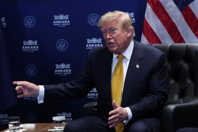 &Ocirc;ng Trump ra lệnh cắt đứt giao thương với T&acirc;y Ban Nha - Ảnh 1.