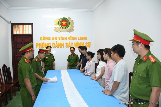 Triệt phá đường dây 'thổi giá' bán bếp điện Trung Quốc lên 10 lần ở vùng quê nghèo- Ảnh 2.