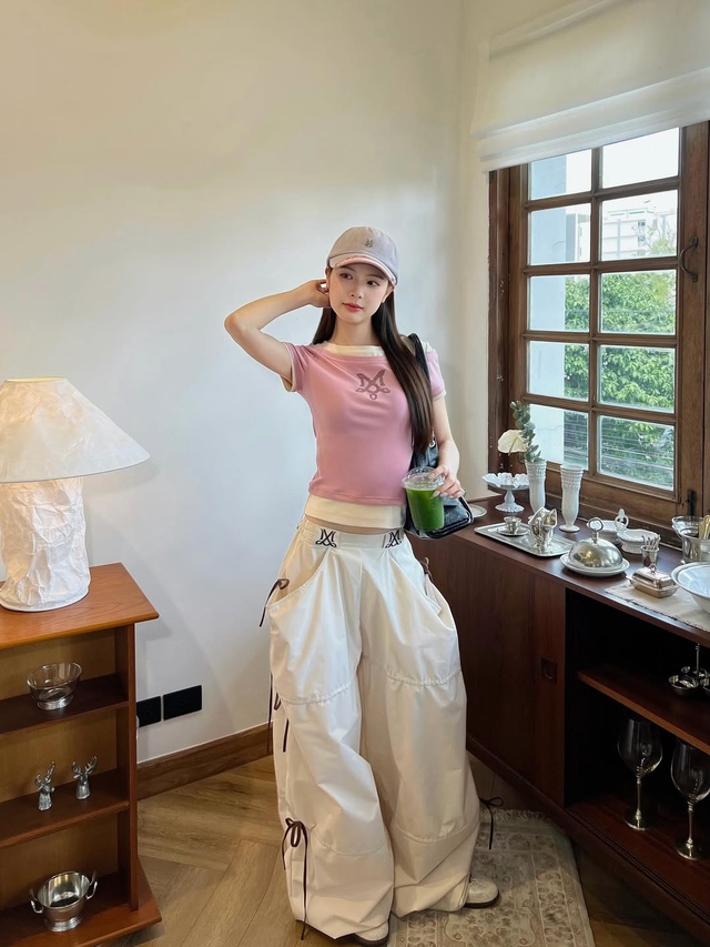 T&ocirc;n d&aacute;ng s&agrave;nh điệu với &aacute;o thun &ocirc;m chuẩn xu hướng- Ảnh 6.