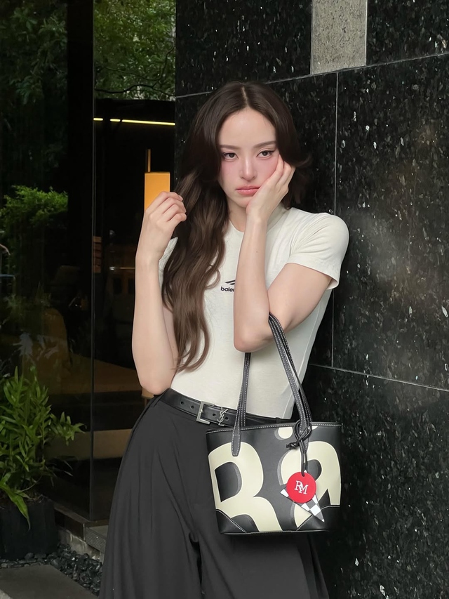 T&ocirc;n d&aacute;ng s&agrave;nh điệu với &aacute;o thun &ocirc;m chuẩn xu hướng- Ảnh 7.