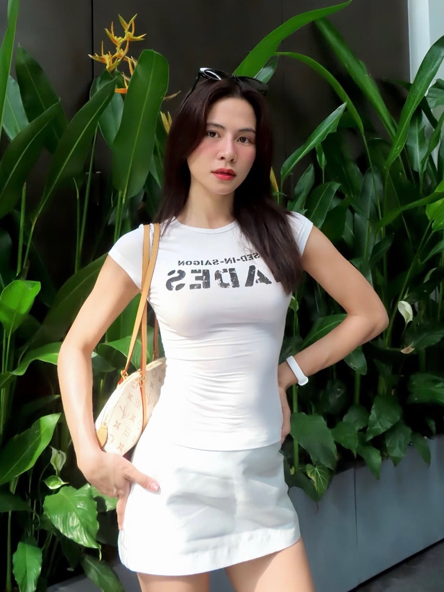 T&ocirc;n d&aacute;ng s&agrave;nh điệu với &aacute;o thun &ocirc;m chuẩn xu hướng- Ảnh 8.