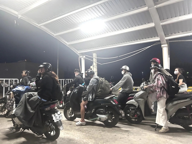 Đi Vũng Tàu chỉ tốn 70.000 đồng: Nhiều người rủ nhau đi thử- Ảnh 1.