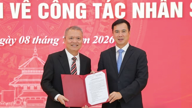 Chuy&ecirc;n gia tr&igrave;nh độ cao đầu ti&ecirc;n được k&yacute; hợp đồng hiệu trưởng trường đại học c&ocirc;ng- Ảnh 1.