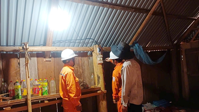 Đóng điện dự án ổn định dân cư ở xã Krong - Ảnh 1.