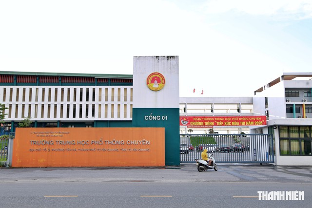 Từ tiêu cực ở Tuyên Quang, nên chăng bổ sung quy chế thi tốt nghiệp THPT? - Ảnh 1.