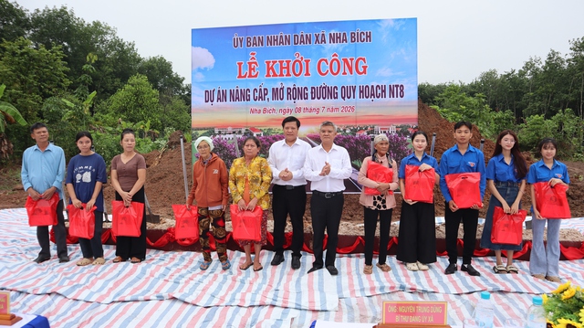 Dân hiến đất mở đường giúp ngân sách tiết kiệm hơn 16 tỉ đồng - Ảnh 1.