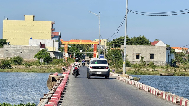 Những cây cầu 'oằn mình' gánh xe cộ, chờ ngày được thay thế - Ảnh 2.