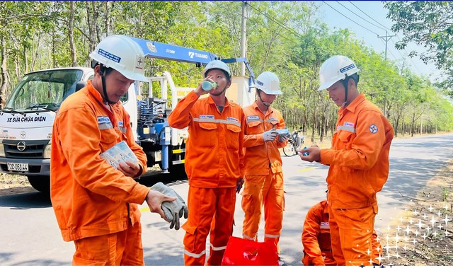 Từ chiếc đèn bão của bà... - Ảnh 3.