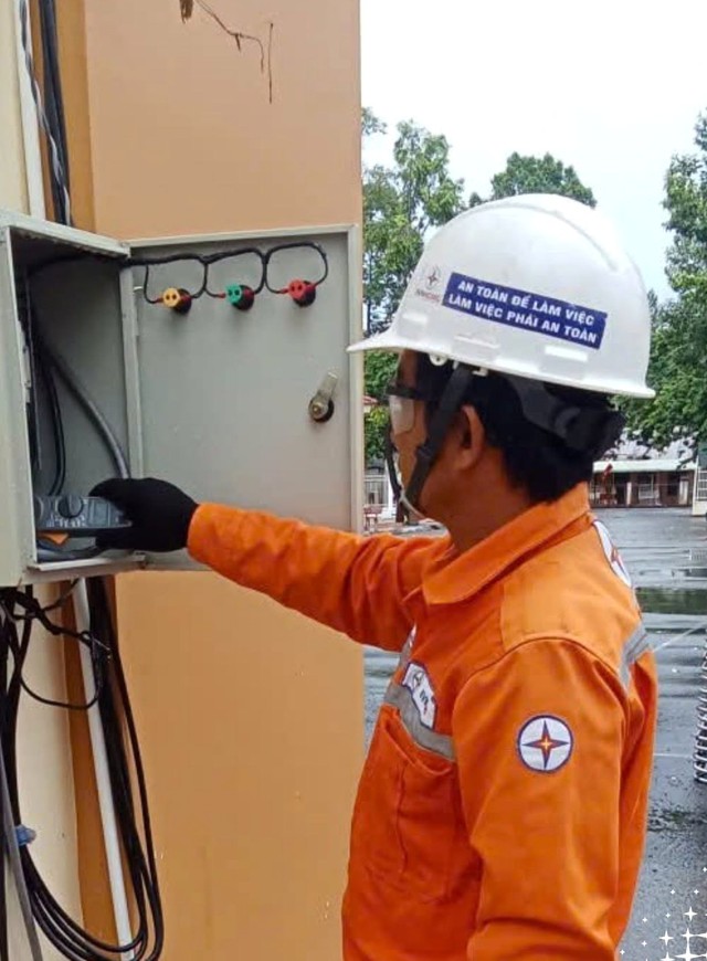 Hát mãi khúc thanh xuân EVNHCMC... - Ảnh 1.