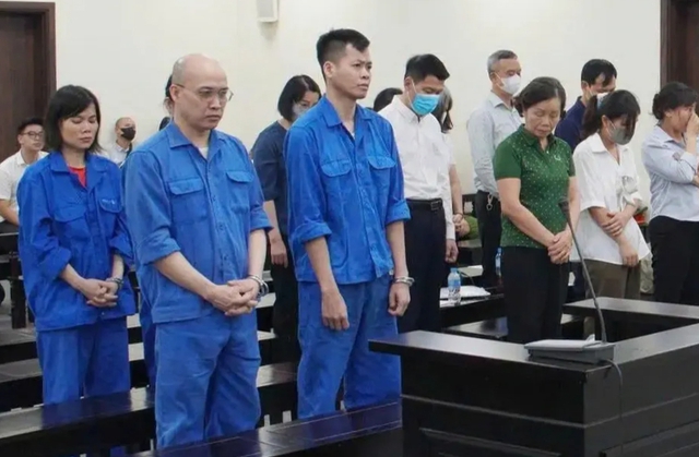 2 lần trả hồ sơ vụ nhận hối lộ để cấp phép 686 phòng khám, nhà thuốc - Ảnh 1.