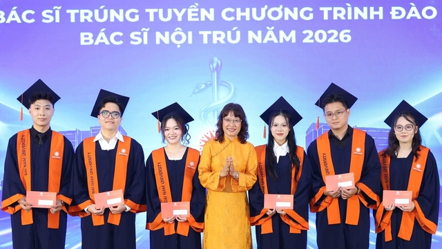 Trường ĐH Đại Nam tổ chức lễ tốt nghiệp cho khóa bác sĩ đầu tiên - Ảnh 1.