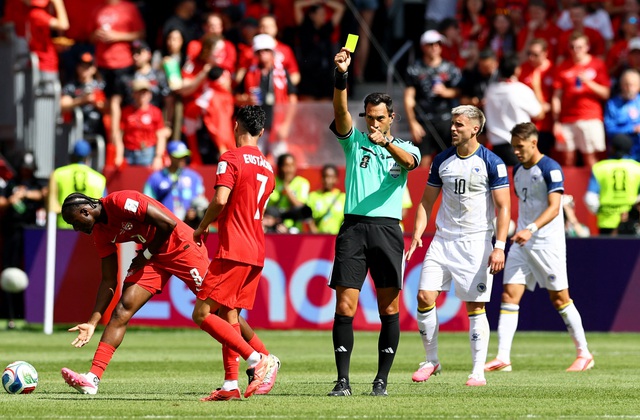 FIFA gây tranh cãi khi bổ nhiệm tổ trọng tài Argentina bắt tứ kết Pháp đấu Ma Rốc: Ác mộng cho Mbappe?- Ảnh 1.