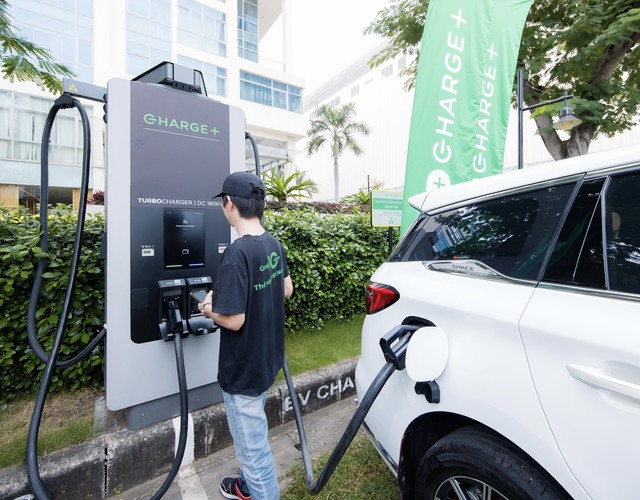 Grab đầu tư trạm sạc cho tất cả các loại xe điện - Ảnh 1.