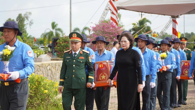 Đồng Tháp truy điệu, an táng 68 hài cốt liệt sĩ  - Ảnh 1.
