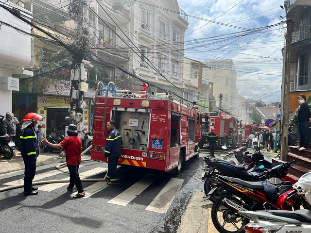Cháy nhà giữa trung tâm Đà Lạt, một người tử vong- Ảnh 2.