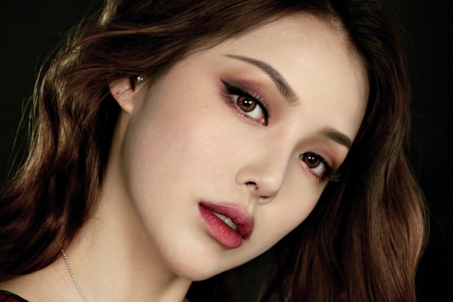 Bất ngờ 7 makeup look cho n&agrave;ng da trung t&iacute;nh: Ảnh chưa chỉnh sửa đẹp hơn photoshop - Ảnh 6.