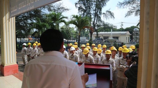 Sự âm thầm của biết bao con người phía sau những đường dây điện - Ảnh 2.