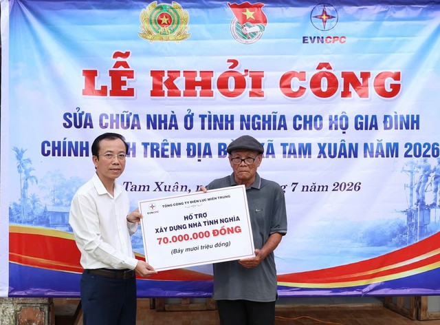 EVNCPC phối hợp sửa chữa nhà tình nghĩa cho gia đình thân nhân liệt sĩ- Ảnh 2.