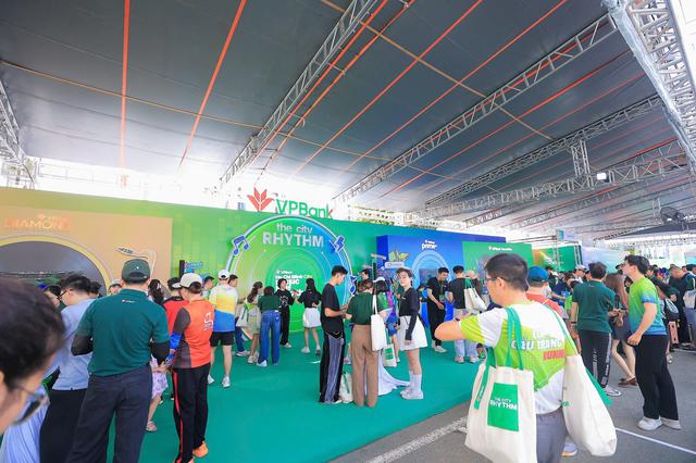 Trước giờ G: VPBank Ho Chi Minh City Music Half Marathon thu hút đông đảo giới trẻ
- Ảnh 1.