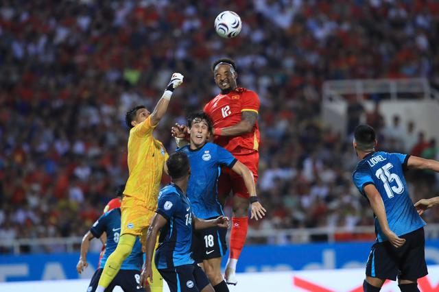 B&aacute;o H&agrave;n Quốc: &lsquo;HLV Kim Sang-sik c&oacute; dấu mốc mới, Việt Nam vẫn rộng cửa đi tiếp&rsquo;- Ảnh 2.