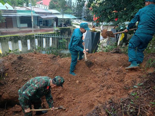 Quảng Ng&atilde;i: Ph&aacute;t hiện h&agrave;i cốt liệt sĩ c&ograve;n 2 khuy tăng, 3 n&uacute;t &aacute;o- Ảnh 2.