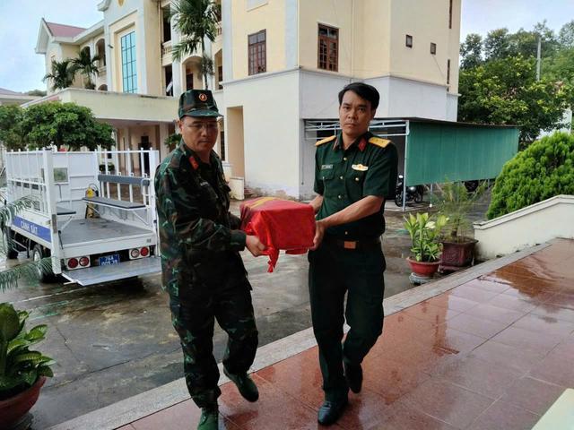 Quảng Ng&atilde;i: Ph&aacute;t hiện h&agrave;i cốt liệt sĩ c&ograve;n 2 khuy tăng, 3 n&uacute;t &aacute;o- Ảnh 4.