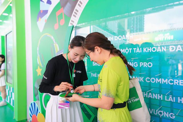 Trước giờ G: VPBank Ho Chi Minh City Music Half Marathon thu hút đông đảo giới trẻ
- Ảnh 2.